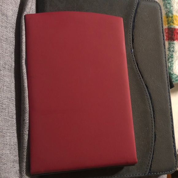 Royal Canadian Mint Burgundy Presentation Folder - Picture 2 of 4